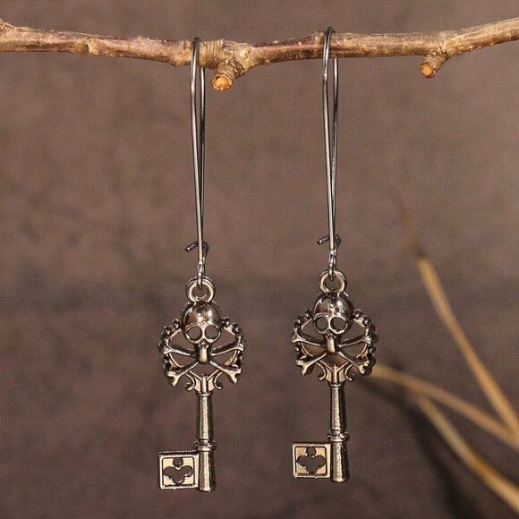 Gun Black Skull Crossbones Key Halloween Metal Dangle Earrings - Picture 1 of 1